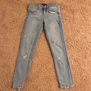 light wash skinny jeans